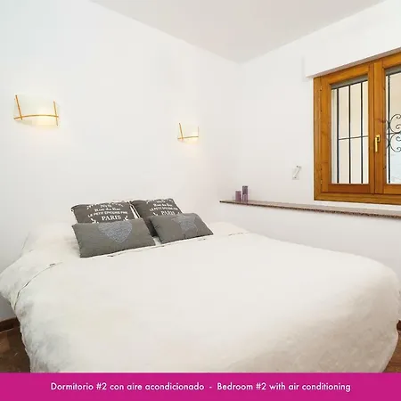 Villa Book It Attias