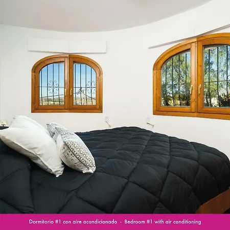 Villa Book It Attias